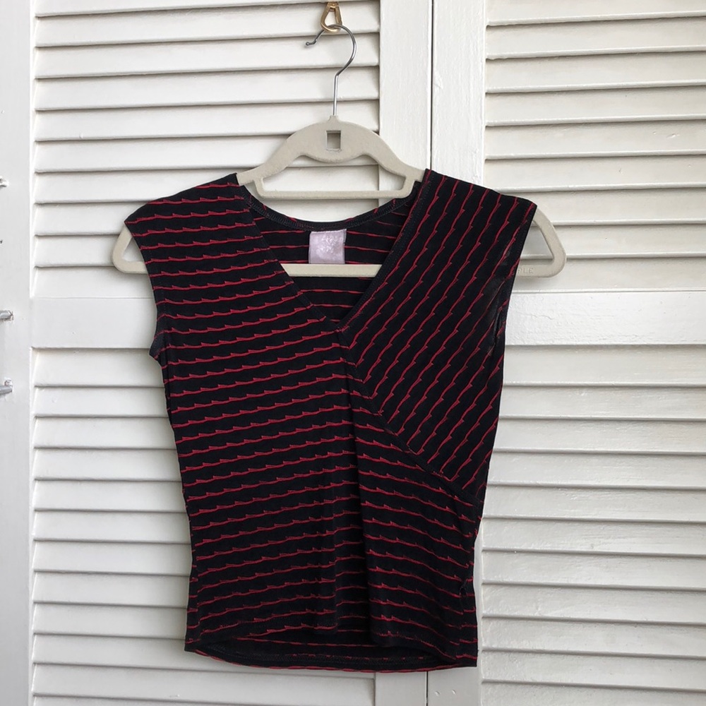 Black vintage top with red detail
